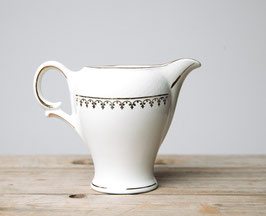 Pot à lait en porcelaine - Motifs dorés 9930