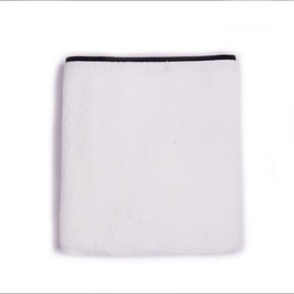 Grande serviette blanche 100% coton avec contour noir