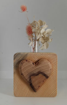 Dekoration aus Holz - Herz mit Reagenzglasvase