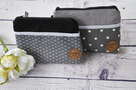 Necessaire mittel. Grösse ca 23x20. Innen und Aussen Wachstuch. Keine Innenfächli