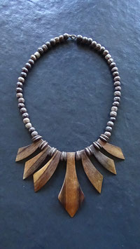 Wunderschöne Halskette aus Holz