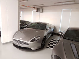 Aston Martin DB9 Bond Edition (1/150)