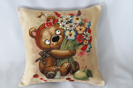 Gobelinkissen "Teddy mit Blumenstrauß"