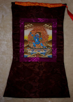 Thangka Vadshrapani Bild in braun roter Farbe und brauner Umrandung, Violettumrandung des Bildes