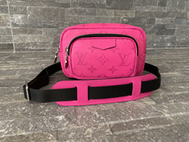 Louis Vuitton Taigarama Pouch Tasche in Fuchsia