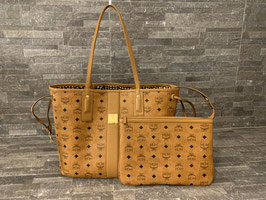 MCM Visetos Liz Wendeshopper Medium in Cognac