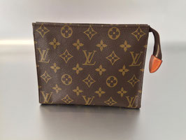 Louis Vuitton Monogram Canvas Poche Toilette 19