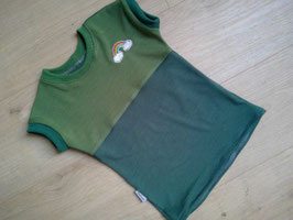windelfreies T-Shirt, extra lang, Wolle, 74/80, "Regenbogen auf grün"