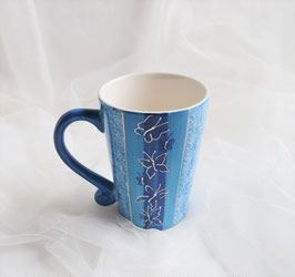 Blaue Tasse aus Keramik