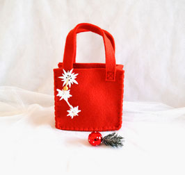 Geschenktasche rot aus Filz mit Holzanhänger