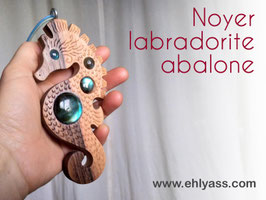 Suspension Hippocampe aux 4 pierres