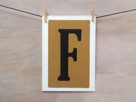 Postkarte mit Buchstabe "F"