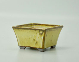 pot carré jaune nuancé
