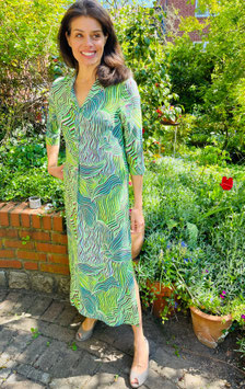 Blusenkleid Lang aus sehr leichtem fliessenden Viscosestoff, Muster "Lines Green"
