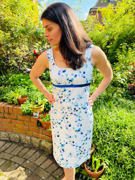 Kleid Daisy hier im Muster "Athen" Weiss/Blau