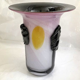 Vase mit buntem Dekor Sonne und Bäume mundgeblasen  Höhe 21 cm oben Außenurchmesser ca. 16 cm Öffnung 10 cm Gewicht 1,42 rosa weiß schwarz und gelb