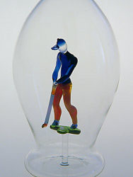 Karaffe,Flasche  0,5 L. mit farb. Golfer oder Golferin