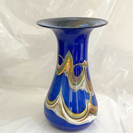 Große Vase mit aufgetragenem Dekor aus farbigem Glas, in blau, beige marmoriert, mundgeblasen Höhe ca. 30-33 cm