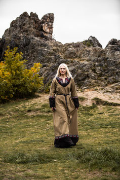 Wikingerkleid Idun mit Stickerei, sand