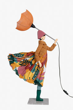 Skitso Lampe Frau mit Kleid als Schirmlampe oder Stehlampe *LIS* Orange - Ocker Gelb