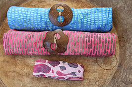 Sarong-Set blau mit Tupfer in türkis-grün, pink mit Tupfer in hellbraun + Bandana pink