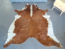 BRAND NEW Large Caramel Brown & White Cowhide Rug