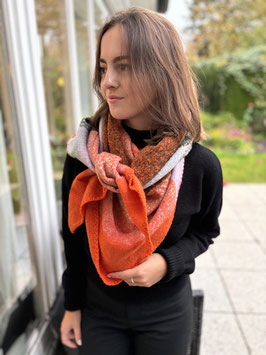 Lot83 kuscheliges Dreieckstuch Nina Ruit Orange