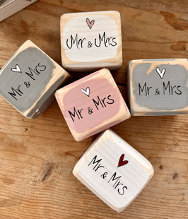 Das Holzschild Holzwürfel " MR. & Mrs