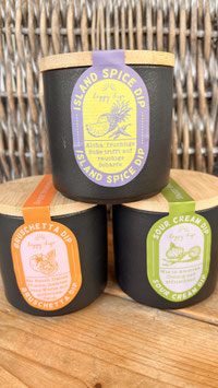 Happy Island Spice Dip im Keramik Topf mit Holzdeckel