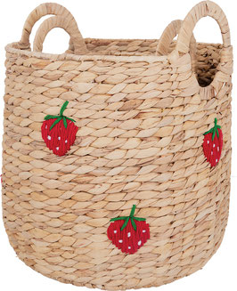 Basket nature with strawberries