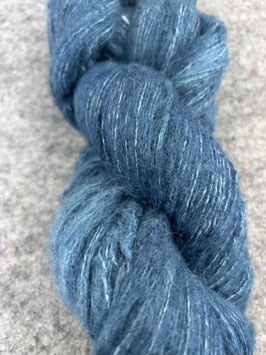 Alpakawolle mit Baumwolle, fluffig, handgefärbt "blaue Umarmung"