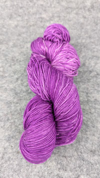 Premiumsockenwolle, handgefärbt "lila Spatz"