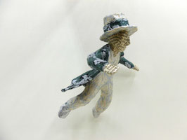 B - SCHWEBENDER ELEGANTER HERR MIT SCHICKEM HUT