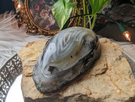 Achat "Schatztruhe" mit Kristallen