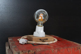 Tischlampe Eichenholz mit weisser Porzellanfassung inklusive abgebildetem LED-Leuchtmittel