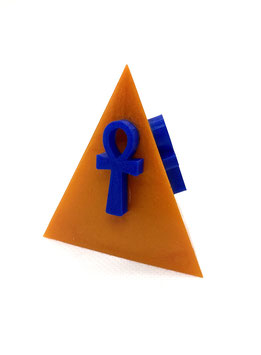 Pyramide orange avec croix d'Ankh