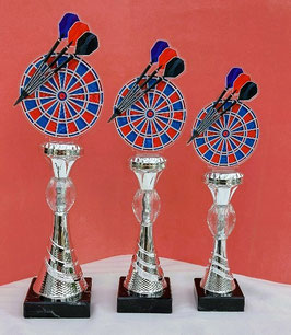 3er-Serie E-Dart oder Steel Dart auf silberne Ständer