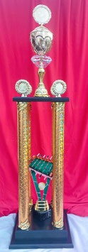 Großer 4 Säulen Pokal Kicker Tischkicker in Silber und Gold Wanderpokal