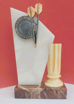 Marmor Wanderpokal mit 3D Dart Emblem - Einzelsstück