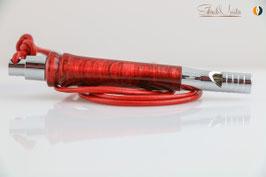 »Doggie«, Birke gestockt, Ring-Kerbe, rot gebeizt, Chrom, rotes Lederband