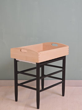 Hocker mit Shaker-Diningroom-Tablett