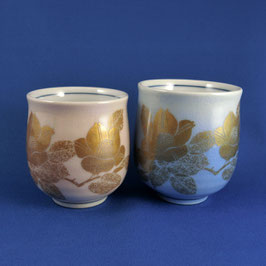 Kutani Paired Teacups "kinsai Sazanka" gold leaf