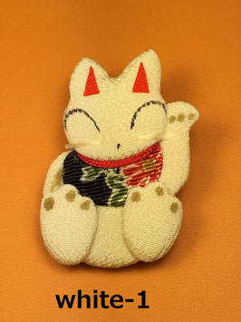 ☆ Maneki-Neko Brooch ☆