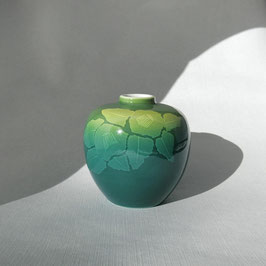 ☆Kutani vase "Ginsai Green Camellia" H. 9,5 cm