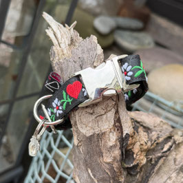 Kleines Hundehalsband "Trachtenherzen"