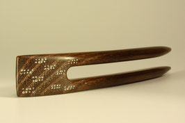 12,2cm / Haarforke aus Robinie mit  strukturierter Verzierung in Silber
