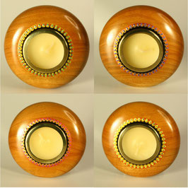 Gedrechselte Teelichthalter aus Holz (Ø 7,5cm), handbemalt