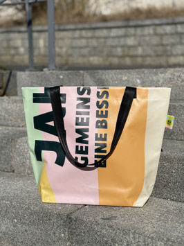 Shopper Bags - Aus Riesenpostern, für den guten Zweck