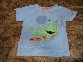 473 Shirt in weiß mit Monster auf einem Surfbrett in Neon Farben von REBEL Gr. 92