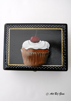 Cupcake & Strawberries.....